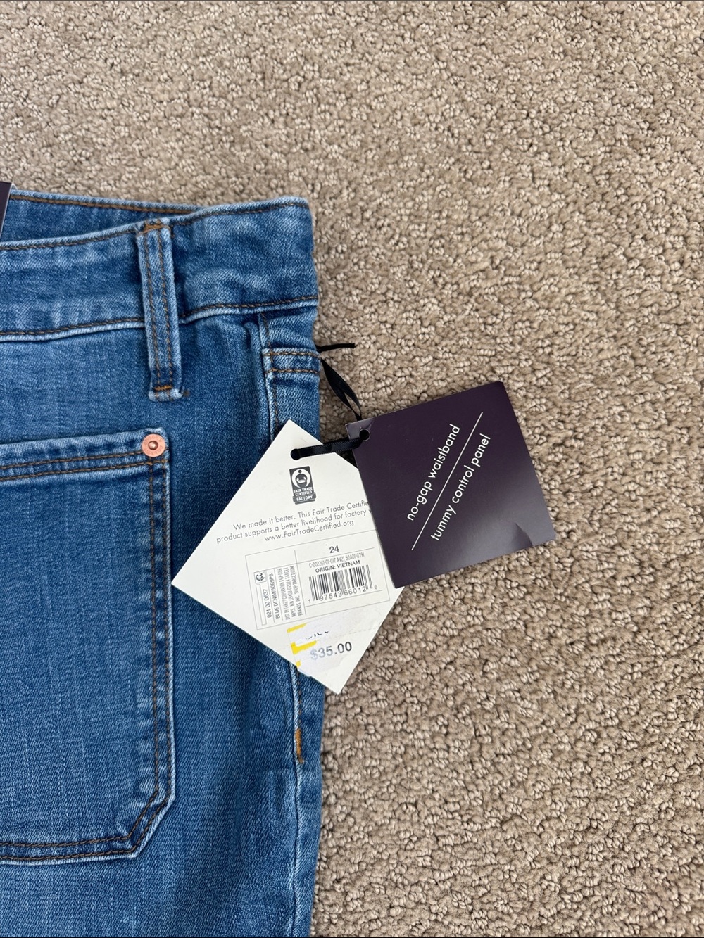 P122 NWT Ava & Viv High Rise Relaxed Flare Jesns - Size: 24 - Picture 5 of 8